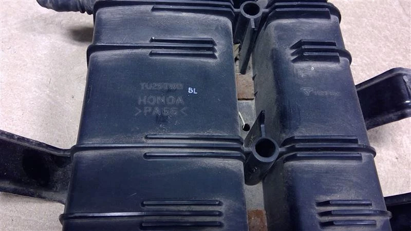 2009 09 讴歌 MDX 燃油蒸汽炭罐 101376 — 第 2/4 张图片