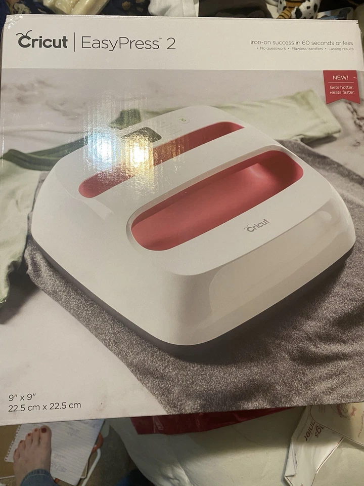 Cricut EasyPress 2 Frambuesa, 9" x 9" Prensa de Calor para Artes y Manualidades con Base Foto 2 de 2