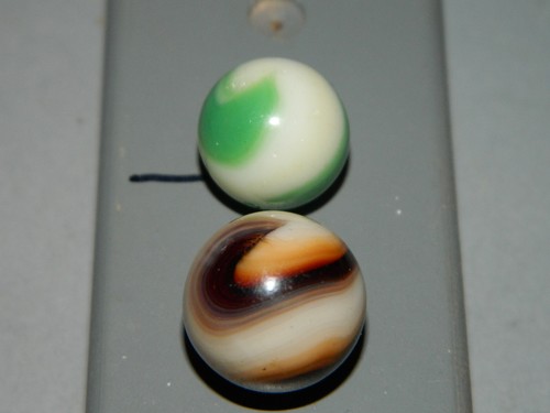 Akro Agate Corkscrew Marble UV GLOW Lot of 2 approx 5/8" & 11/16" R9 - Picture 4 of 8