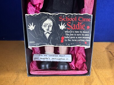 R11-58 LIVING DEAD DOLLS - SCHOOL TIME SADIE - 2000 - 99913