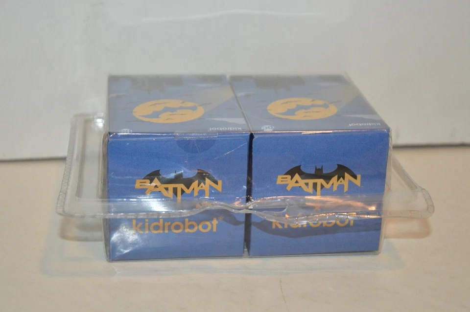 KIDROBOT BATMAN--VINYL MINI SERIES--FIGURE 2 PACK (NEW) - Image 4 of 4