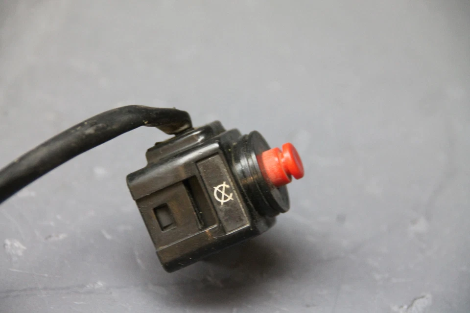 Botón interruptor de apagado Ktm 450EXC 2004 59011074100 Foto 3 de 4