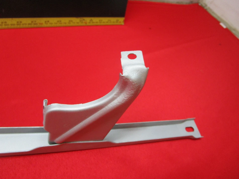 AMC REBEL MACHINE SST 1968-1970 CAPÓ PESTILLO SOPORTE REJILLA  Foto 3 de 4