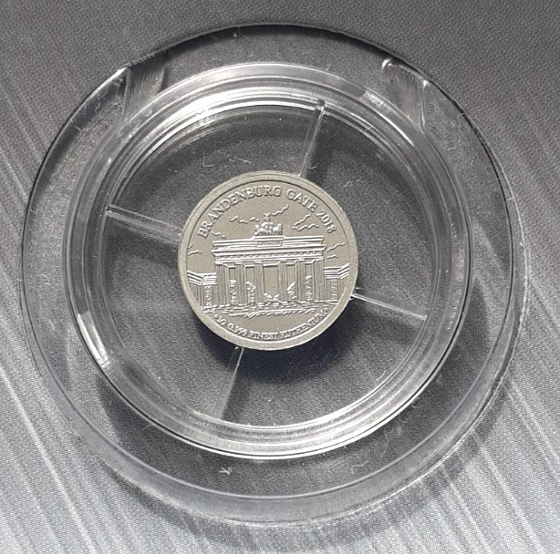 SmallestRutheniumClassics GHANA Cedi "BRANDENBURGER TOR" Ruthenium 2018 1/2 gr.