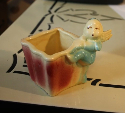 Vintage pixie shawnee pottery planter, 5" x 4"