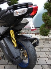 Kennzeichenhalter Aprilia SR50 R Factory 2004–2017 weiß inkl. Rückstrahler