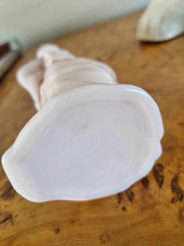 Figurine Avon, petite bouteille de parfum vide en opaline et plastique - Photo 3/3