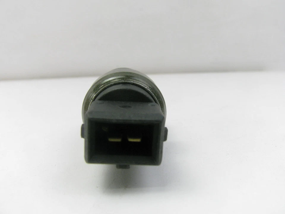 Interruptor de ciclo de embreagem Santech MT0215 A/C - 1993-1995 Volvo 940, 960, 05-11 S40 - Imagem 2 de 3