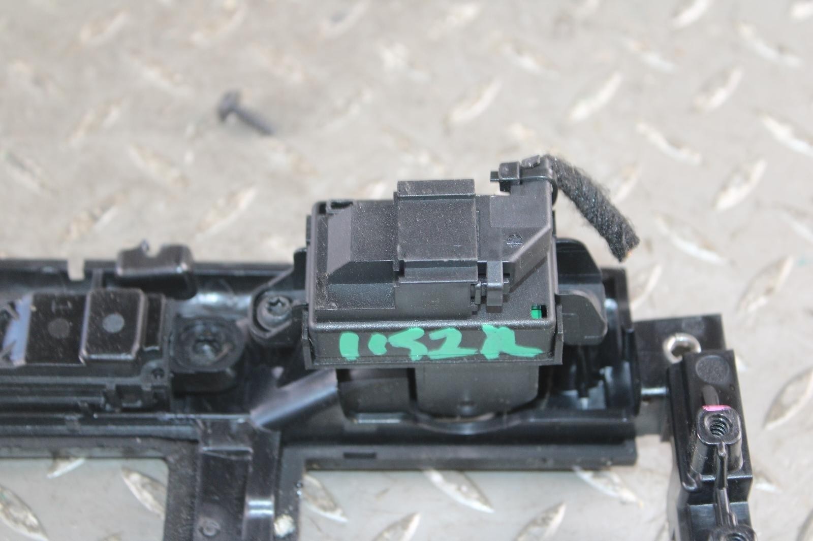 14-19 Ghibli Drive Mode Selector Parking Brake Switch Trim Control OEM OE WTY OE