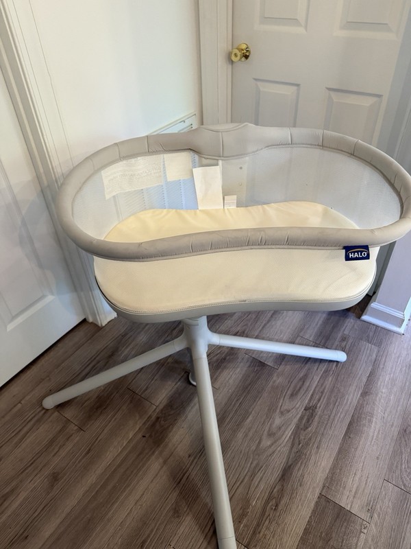 HALO Convertible Bedside Sleeper Bassinet Breathable Mesh, Height Adj Gray/White