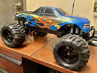 Team Associated MGT Monster Truck  Nitro RC Remote Control 1/8 Scale Vintage.   