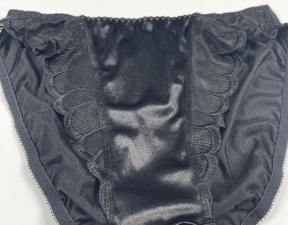 Calcinha de cetim perna alta com detalhes em malha preta M - Imagem 4 de 4