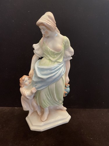 HEREND, MOTHERHOOD, MOTHER WITH CHILD HANDPAINTED PORCELAIN FIGURINE