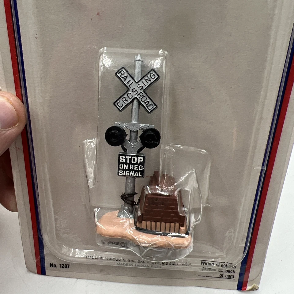 LIFE-LIKE HO SCALE LIGHT UP RAILROAD SIGNAL 3" #1207  - NOS SEALED! - Image 3 of 4