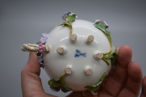 Meissen Footed Tea Cup Blue Applied Flowers & Gold Scalloped - Picture 12 of 13