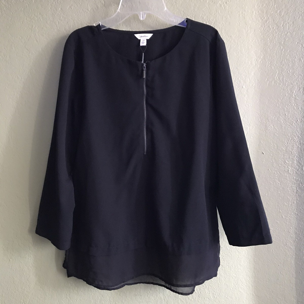 blusa negra calvin klein
