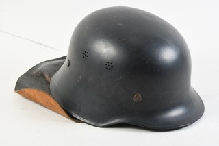 C55A05 Antiker Stahl Feuerwehrhelm teils Leder