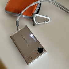 Fujifilm Finepix Z2 Compact Digital Camera