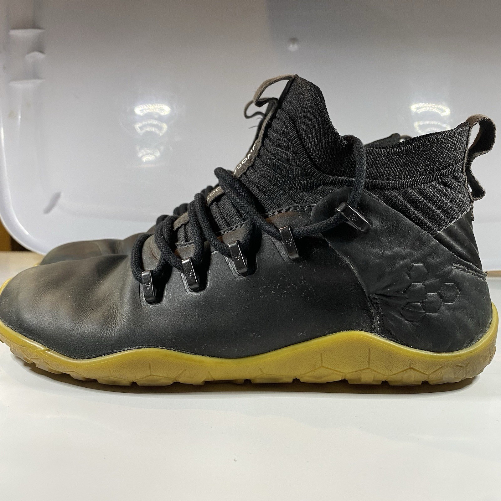 Vivobarefoot Magna FG Obsidian Leather Shoes: Size EU 40 USM 7.5 USW 9
