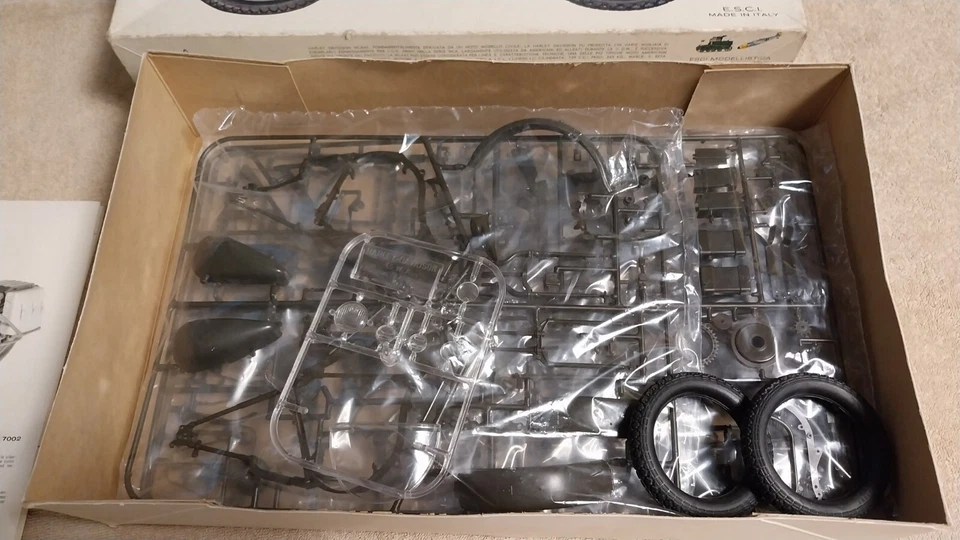 ESCI HARLEY DAVIDSON WLA 45 KIT SCALA 1:9 - Immagine 3 di 3