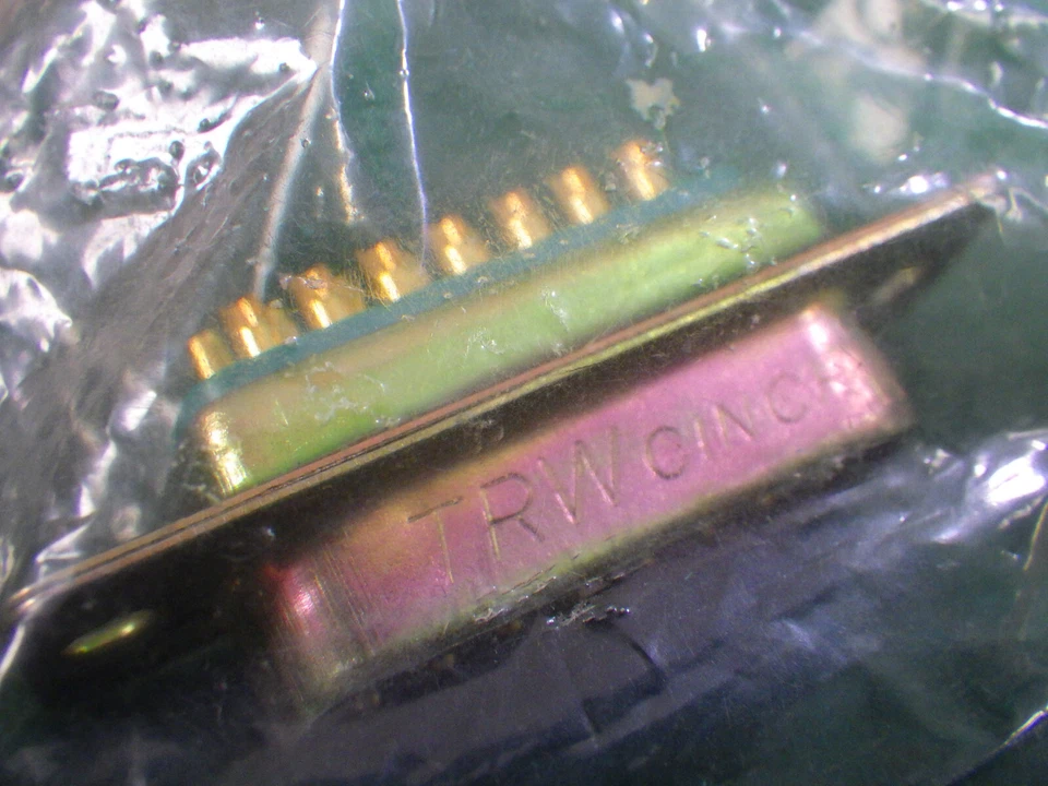 2X TRW D-SUB 15 Pin male Solder Cup Connector 1980s new old stock DAM-15P - Image 4 of 4