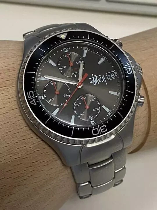 Б/у редкие наручные часы STUSSY Tour Master металлический ремешок с отслеживанием - Изображение 2 из 4