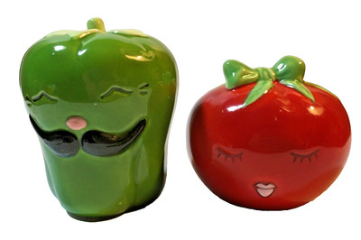 Vintage Salt & Pepper Shakers Red Tomato & Green Pepper Mr. / Mrs. 2'' x 2.5'' NEW