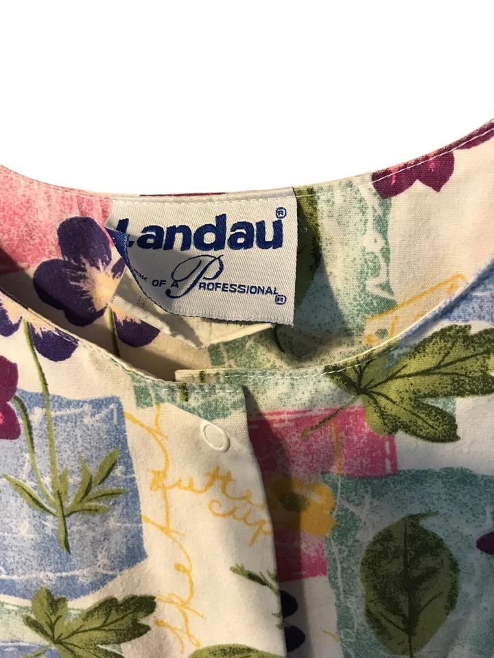 Blusa Médica Landau Para Mujer Talla 1XL Blanca Puño Mangas Largas Floral A Presión Delantera Foto 4 de 4