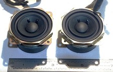 QTY OF 2 POLK AUDIO 2.5 ' SPEAKERS FROM 2000 SOUNDBAR / USED / TESTED