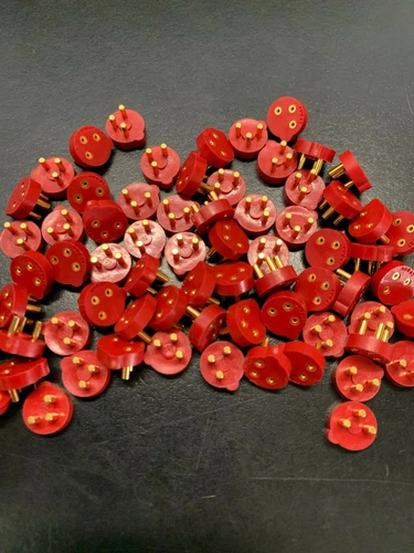 1 AUGAT 3-PIN IC TRANSISTOR SOCKET 3 GOLD PINS RED BODY