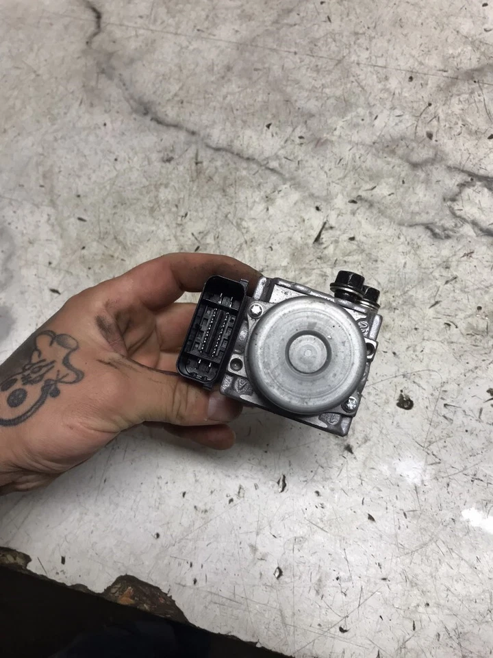 Módulo bomba freno antibloqueo 21 Honda CB500 CB 500 X ABS  Foto 2 de 4