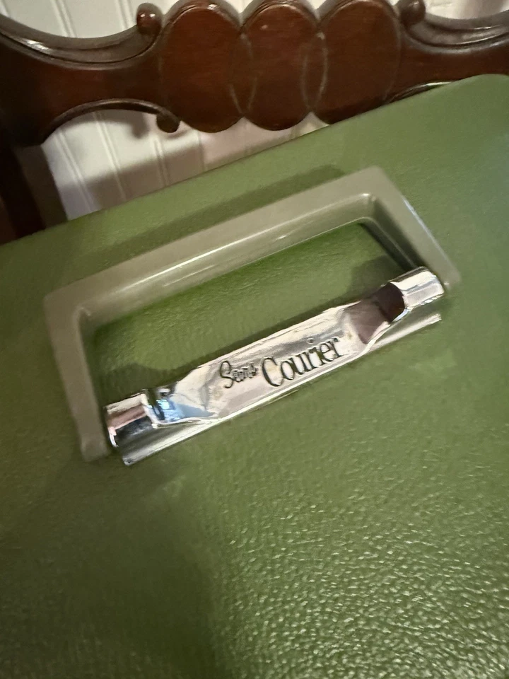 Estuche de Maquillaje de Viaje Courier Sears Roebuck Tren Verde Duro con Espejo, Llave de Colección Foto 3 de 4