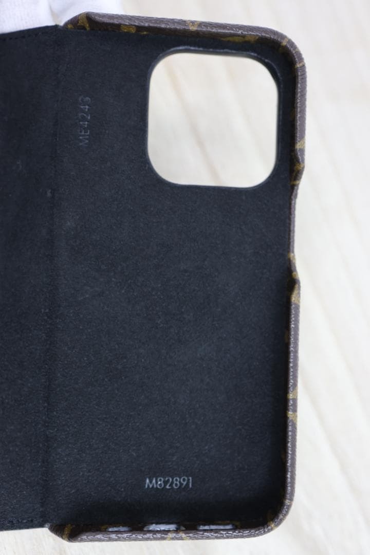 LOUIS VUITTON Japan limited IPHONE 15 PRO Folio M82891 15.1 x 1.4