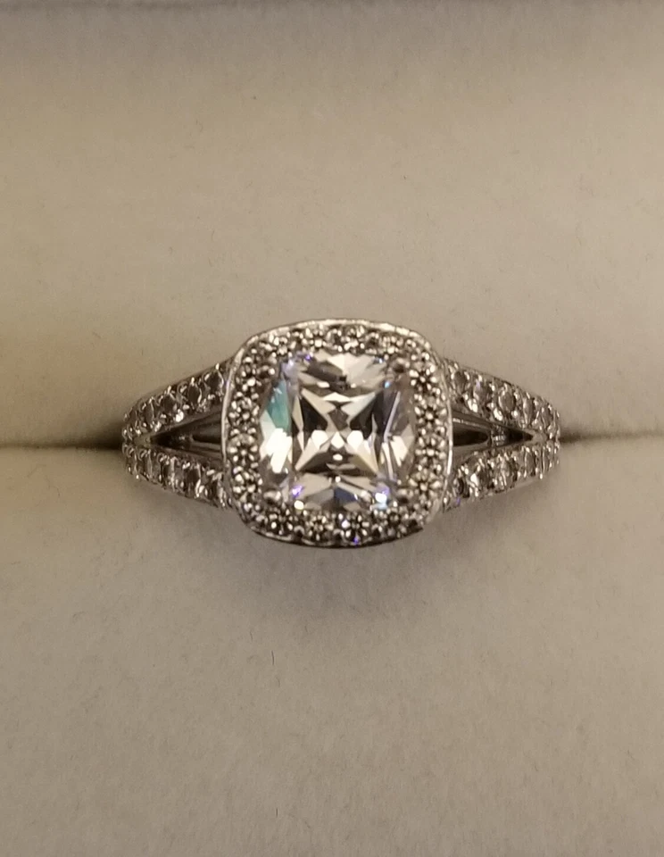 Anillo de plata de ley enchapado en platino con circonitas Swarovski de la colección Amazon talla 8 Foto 4 de 4