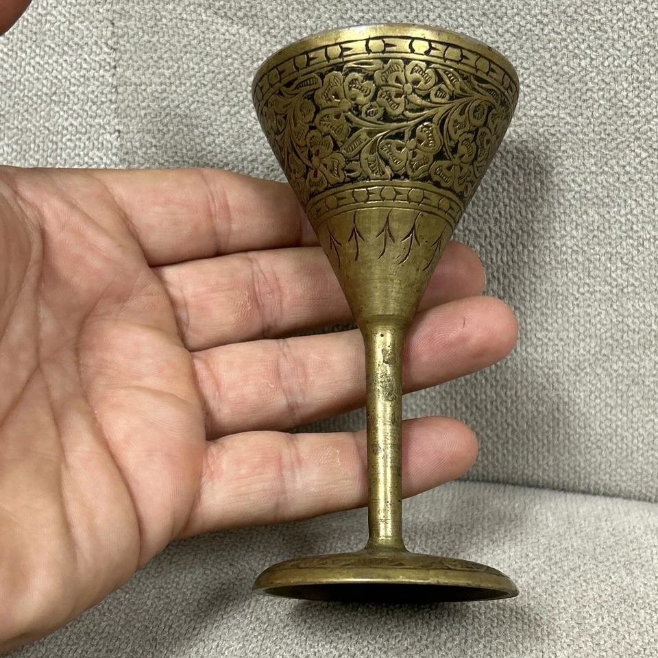 Jarrón antiguo de latón grabado a mano taza islámica mermelada de whisky raro de colección Foto 4 de 4
