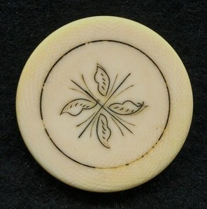 VINTAGE ANTIQUE SCRIMSHAWED POKER CHIP