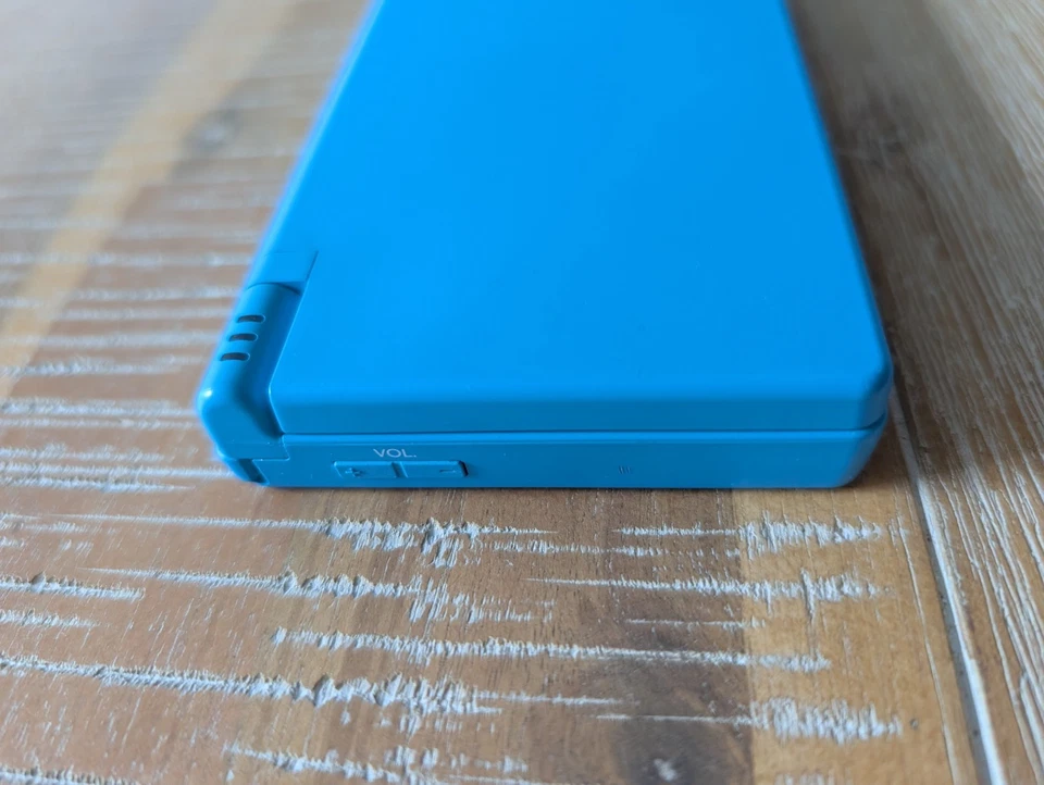 Nintendo DSi Light Blue Handheld System Bundle TWL-001 ( USA ) w/t Cable & Games - Image 3 of 4