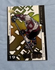 2000-01 Upper Deck Reserve Gold Strike Insert Joe Sakic #GS2 Colorado Avalanche