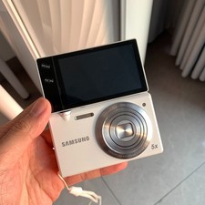 Samsung MV800 16 MP Flip-Out Vlog Compact Digital Camera with Touchscreen