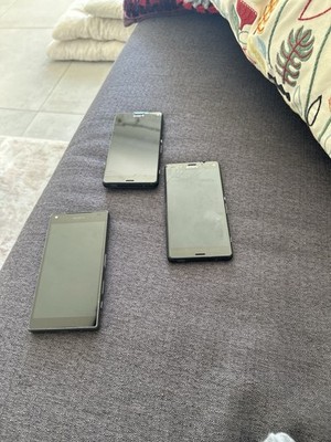 Sony Xperia Bundle   3 Smartphones   teils defekt / Bastlerware
