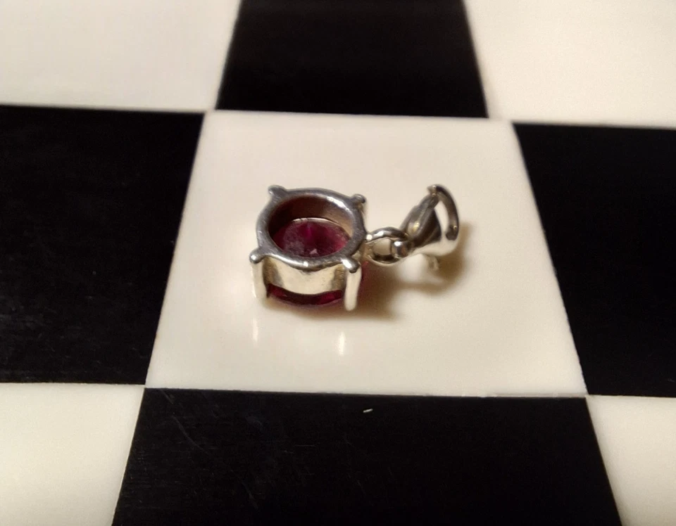 Colgante con dije de plata de cumpleaños circonita cúbica rosa oscuro piedra natal Thomas Sabo Foto 3 de 4