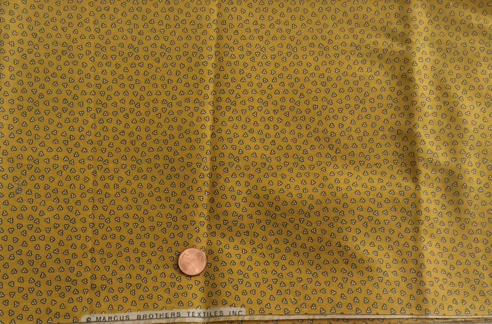 Tela de coser edredón Marcus Brothers Textiles Inc. dorado con estampado pequeño lavado 1-1/4 yarda Foto 2 de 4