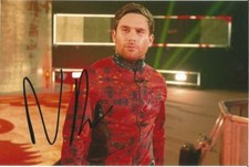 NXT WWE WRESTLING* NOAM DAR SIGNED 6x4 ACTION PHOTO+COA *NXT UK*