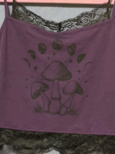 Top femminile Romwe Y2K Plum Crop Dark Fairy Cami taglia 8 - 10 funghi pizzo a costine - Foto 2 di 9