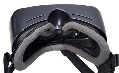 Samsung Gear VR with Controller Powered by Oculus with Original