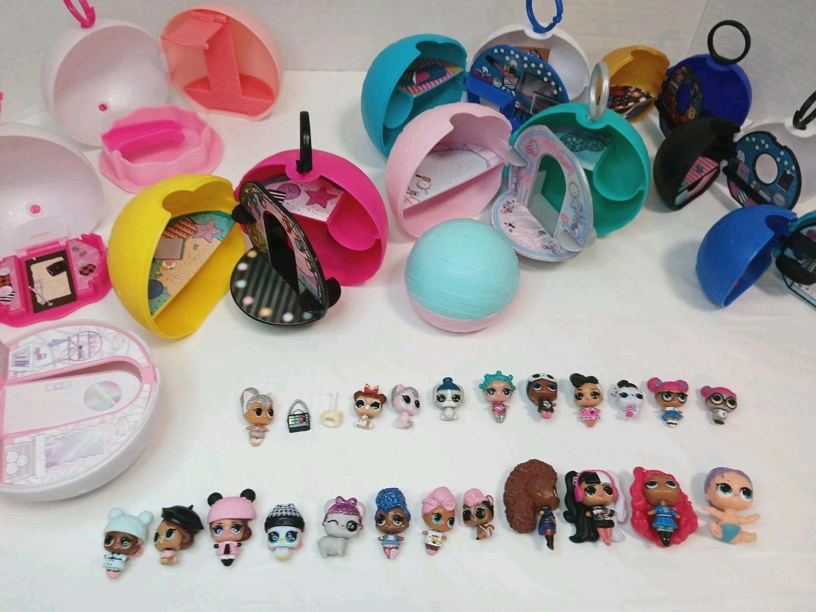 LOL Surprise OMG MINI 22 Dolls & Pets Set with 10 Mystery Capsules