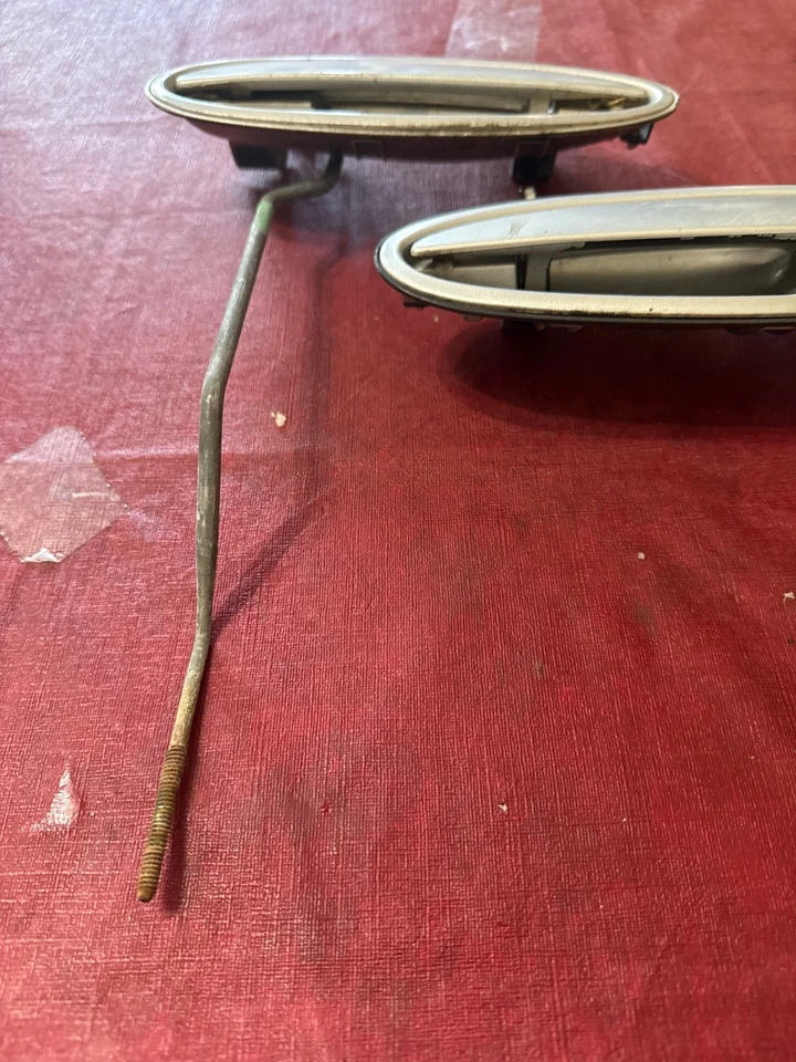 Lote de 2 llaves manija puerta exterior delantera Chevrolet Impala Monte Carlo 2000 2004 2005 Foto 2 de 4