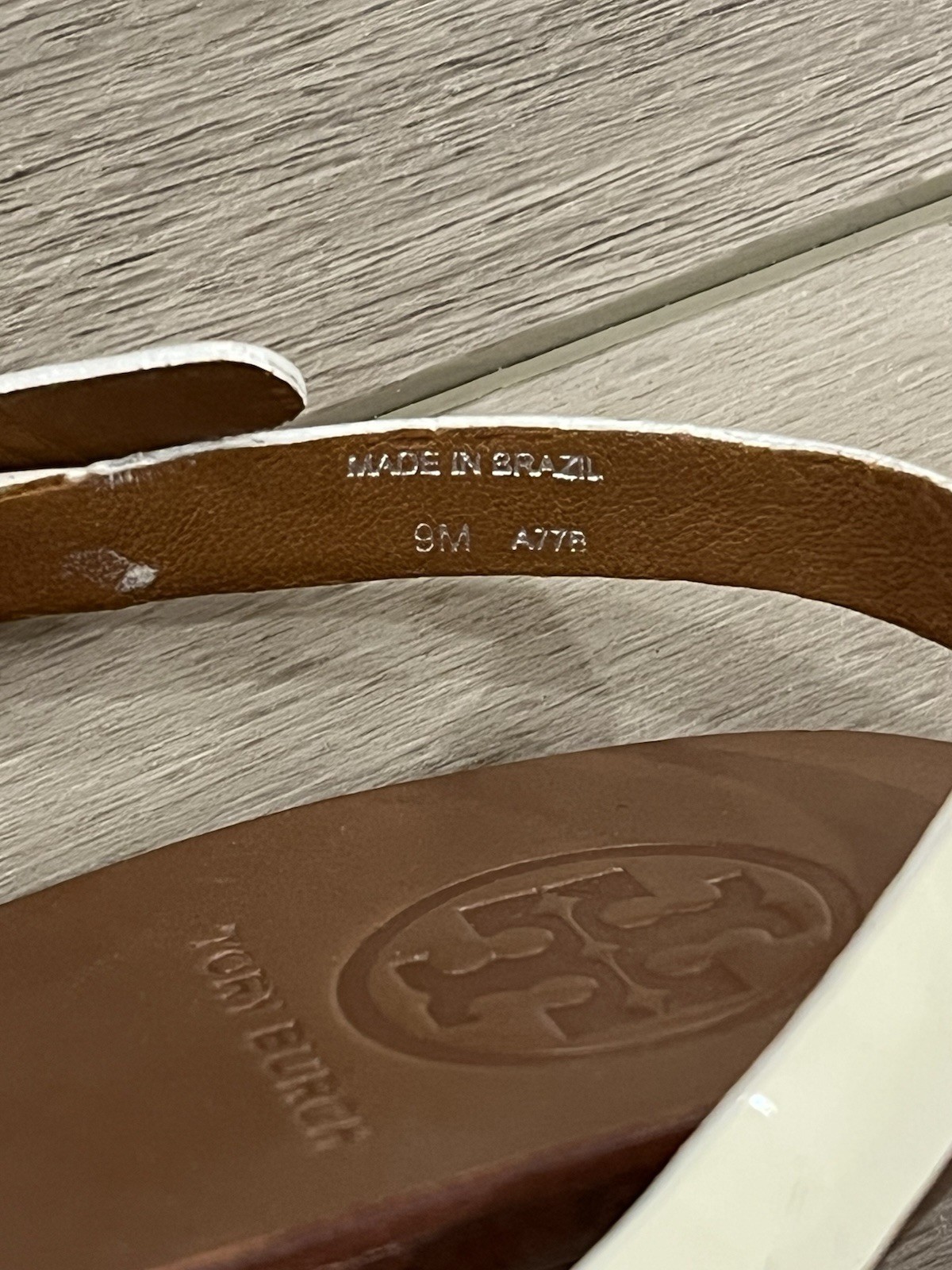 Tory Burch Holly Sandals Womens 9 Strappy Thong White Patent Leather Heel Shoes thumbnail 5