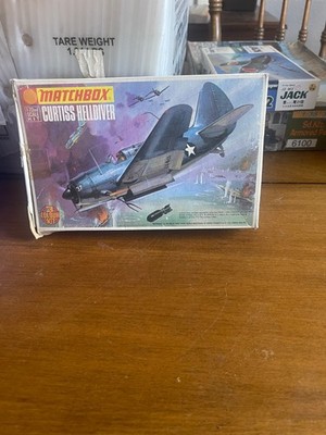 Curtiss Helldiver 1;72 model kit Matchbox