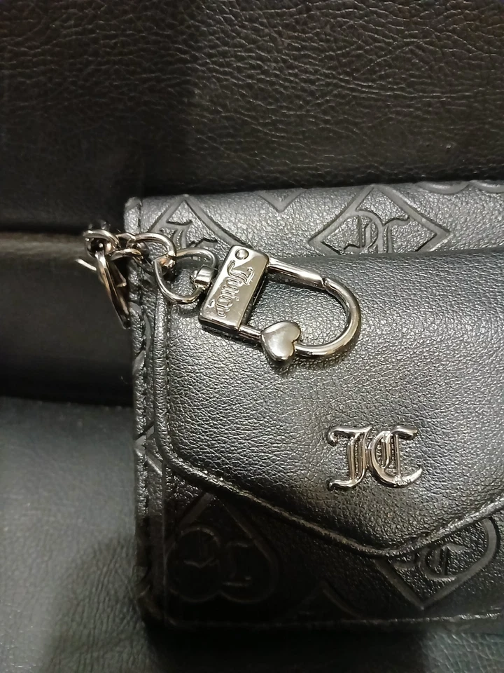 Juicy Couture Regaliz Good Times Mini Sobre Solapa Billetera Llavero Logo Corazón Foto 2 de 4